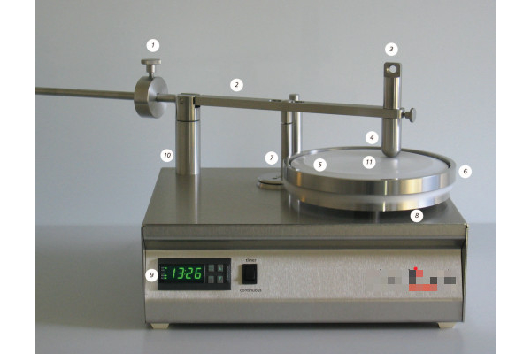 Thiết bị kiểm tra khả năng kháng đâm xuyên của tác nhận gây bệnh qua tiếp xúc dạng dung dịch